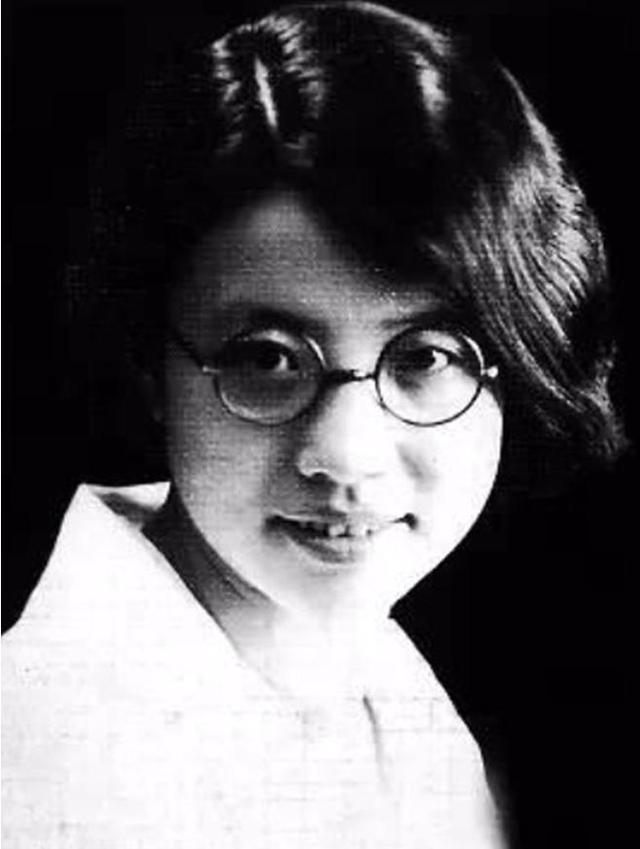 红色女特工为救周总理，委身于国民党高层，一句话揪出党内叛徒