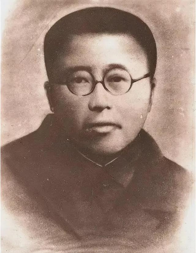 红色女特工为救周总理，委身于国民党高层，一句话揪出党内叛徒