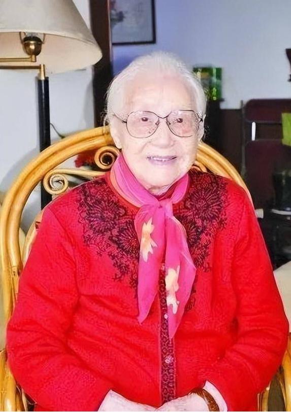 红色女特工为救周总理，委身于国民党高层，一句话揪出党内叛徒