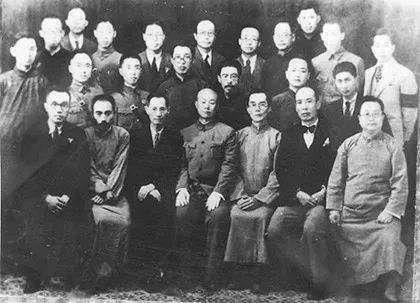 北大清华校长胡适梅贻琦为什么没有留在大陆而去了台湾