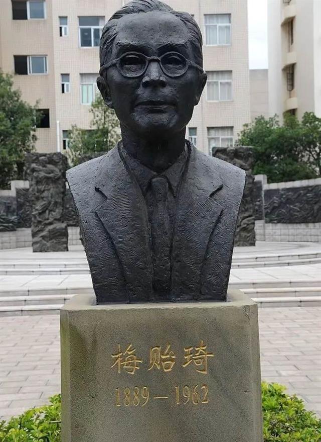 北大清华校长胡适梅贻琦为什么没有留在大陆而去了台湾