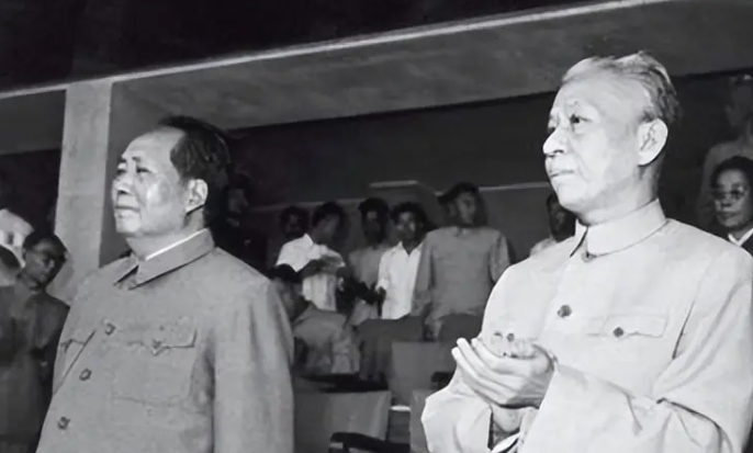 1970年斯诺问毛主席：你何时感觉要把刘少奇从政治上搞掉？