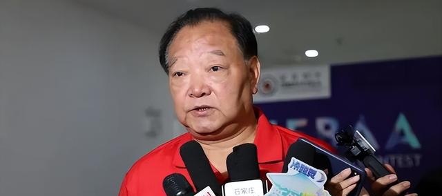 “中国首金得主”许海峰，38岁因眼疾退役，67岁住单位房愧对家人