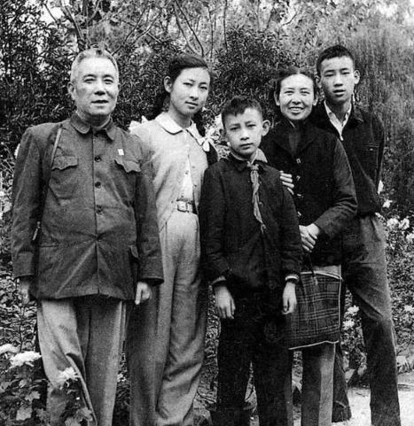 曹聚仁：为国尽忠为人滥情，他婚内两次出轨女学生，一声爱称终误前妻一生