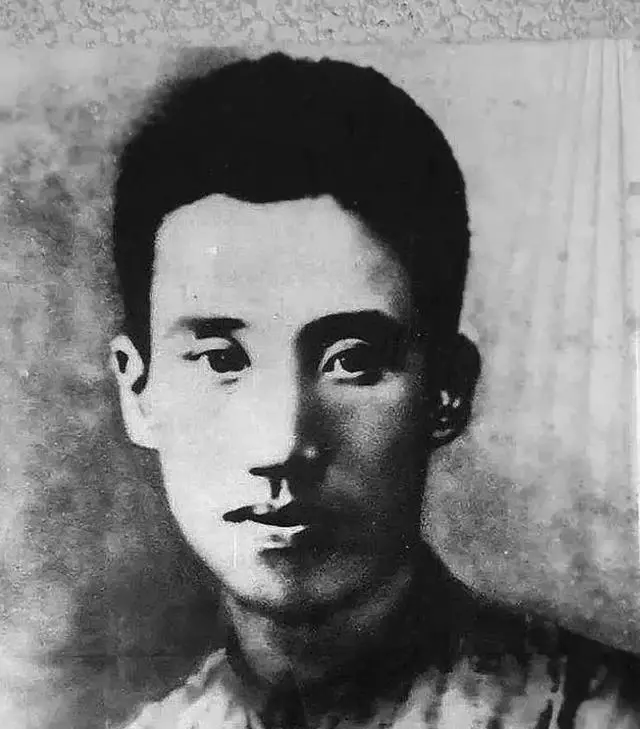 广东小伙加入地下党后，生怕家人知道，建国后才知：亲哥哥代号10