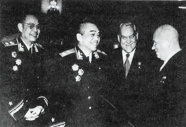 叶剑英泪洒庐山会议：老彭，主席健在时你就这样，将来党内谁还管得了你