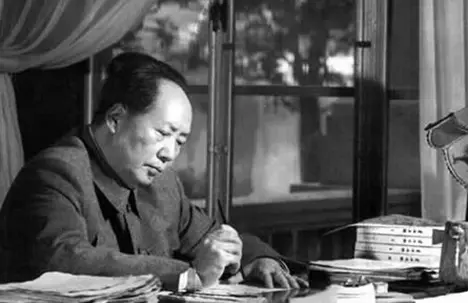 斯诺问毛泽东：你何时感觉要把刘少奇从政治上搞掉？