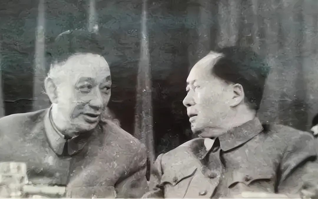 他差一点取代周恩来成为总理，庐山会议上重创张闻天，殃及彭德怀